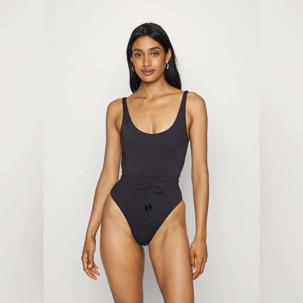 Good American Brilliant Design‎ Waist Framer One Piece Swimsuit Black Size 7 NWT